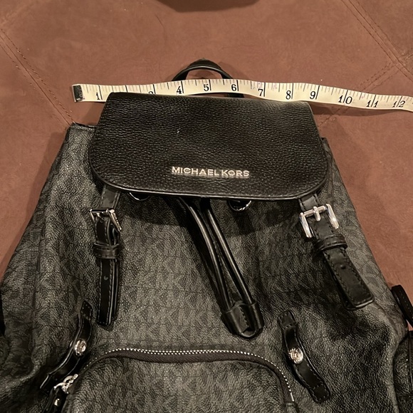 Woman’s Micheal Kors Backpack NWT - Picture 8 of 9